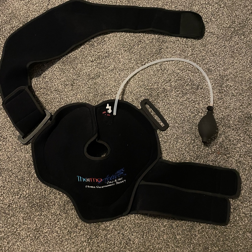 ThermoAction Cold & hot mobile compression therapy shoulder support